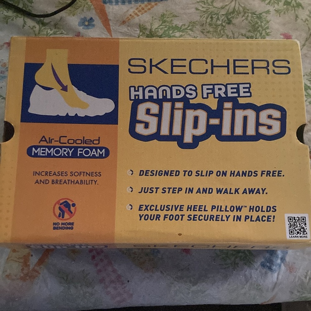SKECHERS
HANDS FREE
Slip-ins shoes